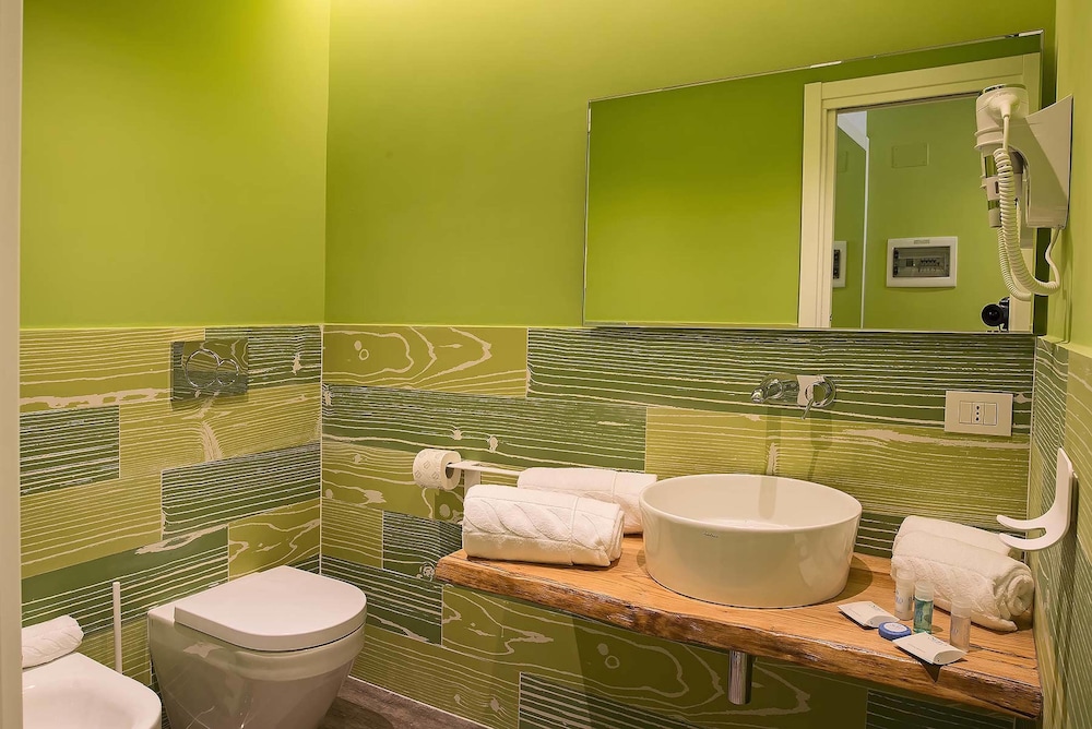 Suite, Jetted Tub photo 3