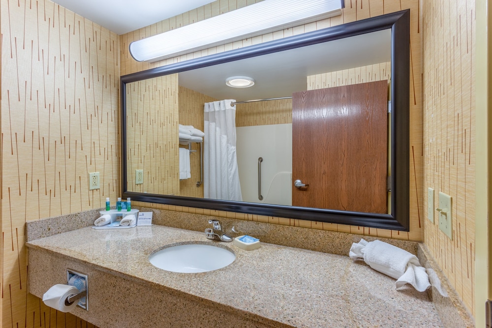 Suite, 2 Queen Beds - Photo 3
