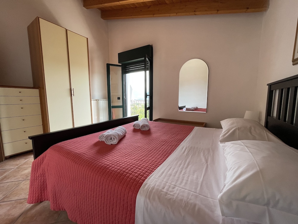 Standard Apartment, 1 Bedroom, Lake View, Tower photo 3