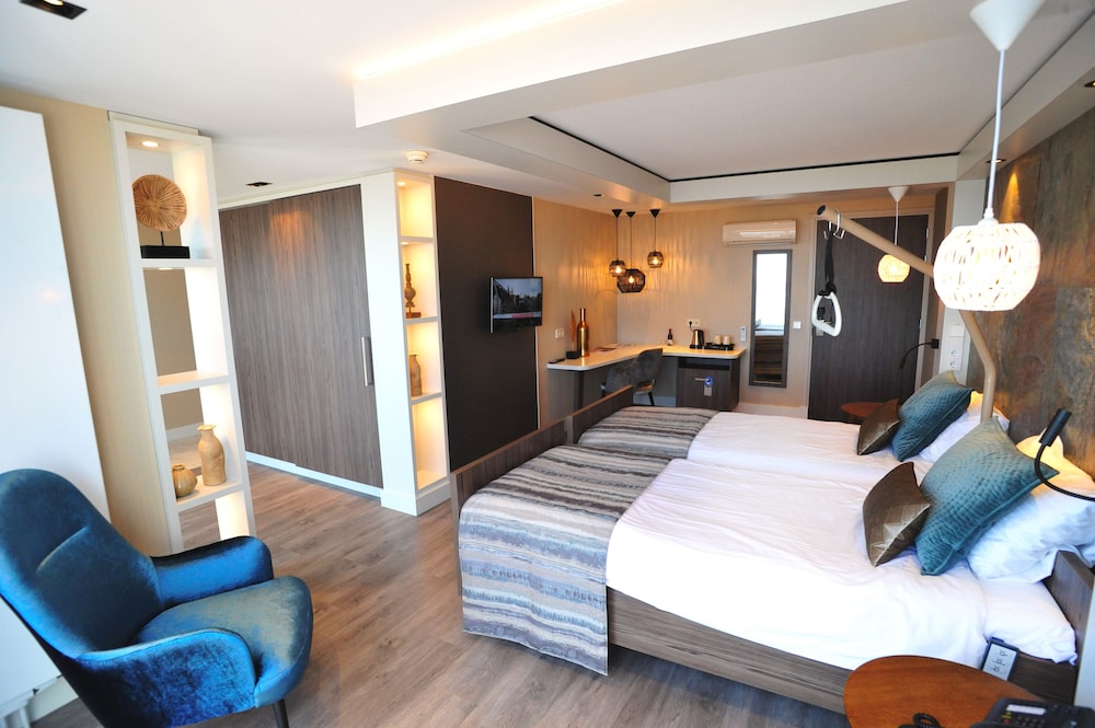 Luxury Room, Accessible (Land View) photo 3