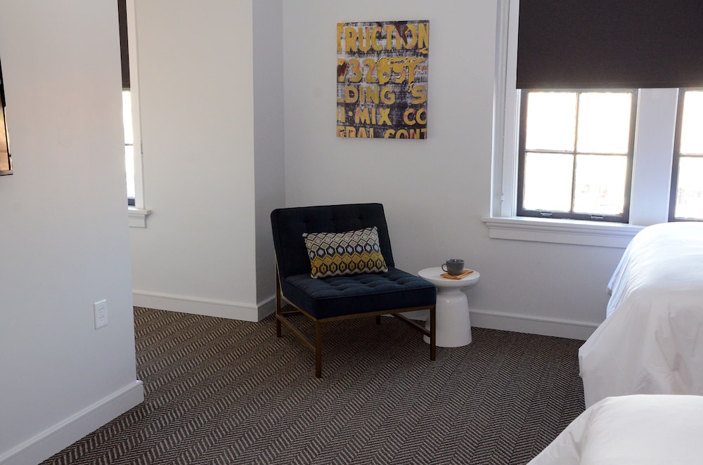 Deluxe Suite photo 2