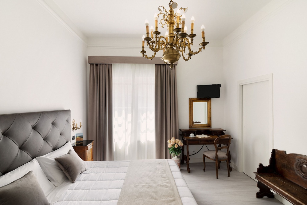 Deluxe Room - Photo 10