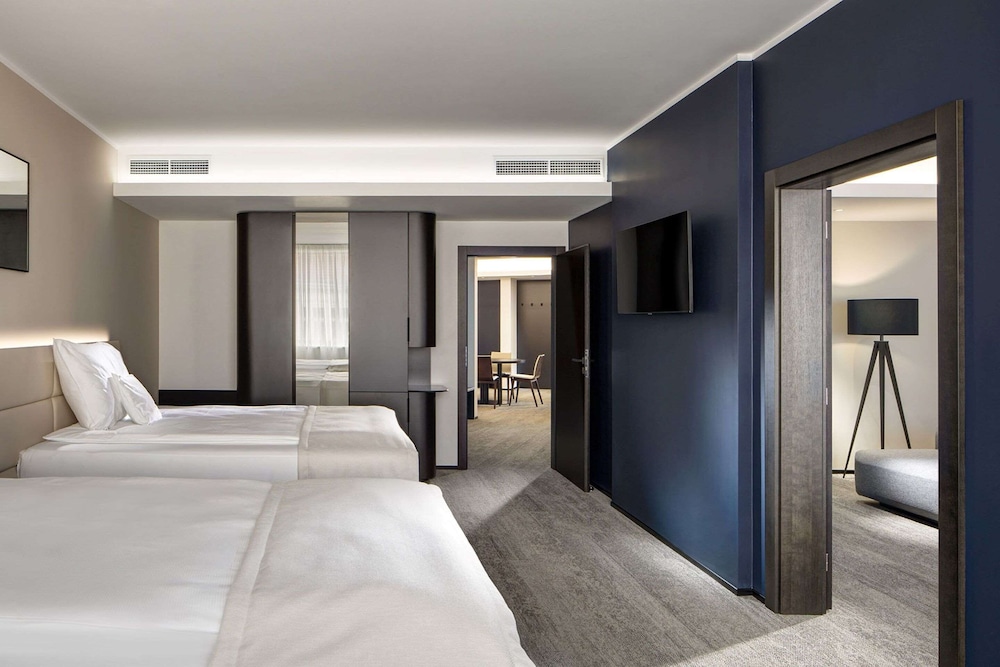 Suite, 1 King Bed, Non Smoking - Photo 1