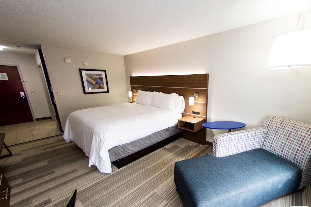 Standard Room, 1 King Bed - Photo 1