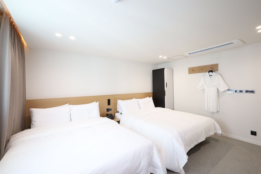 Deluxe Twin Room (B)