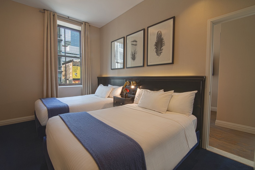 Suite, 2 Full Beds with Sofa Bed (Tribeca) photo 1