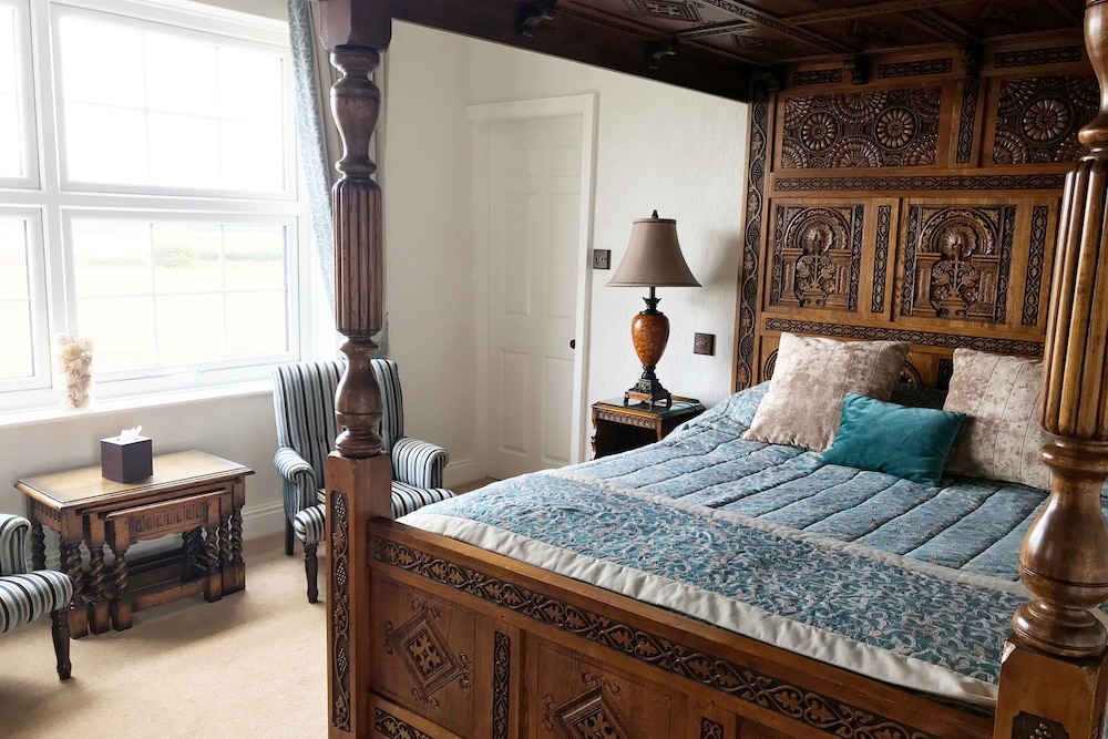 Four Poster Room photo 3