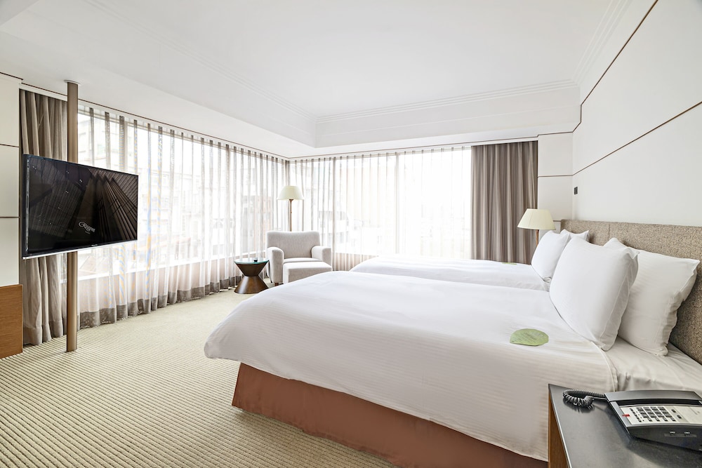 Corner Suite with One King Bed (Non Smoking)