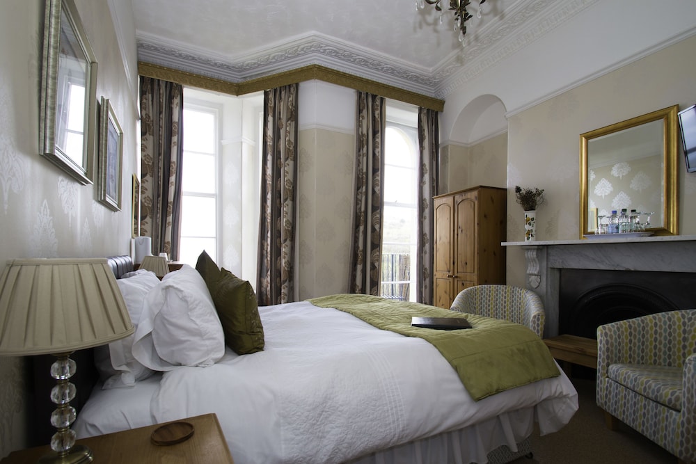 Superior Double or Twin Room, Ensuite, Sea View photo 3