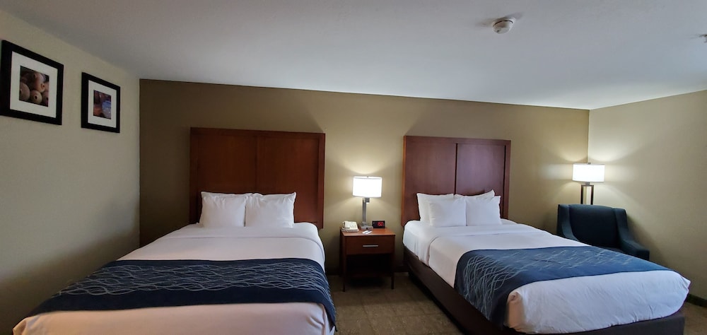 Standard Room, 2 Queen Beds, Non Smoking - Photo 1