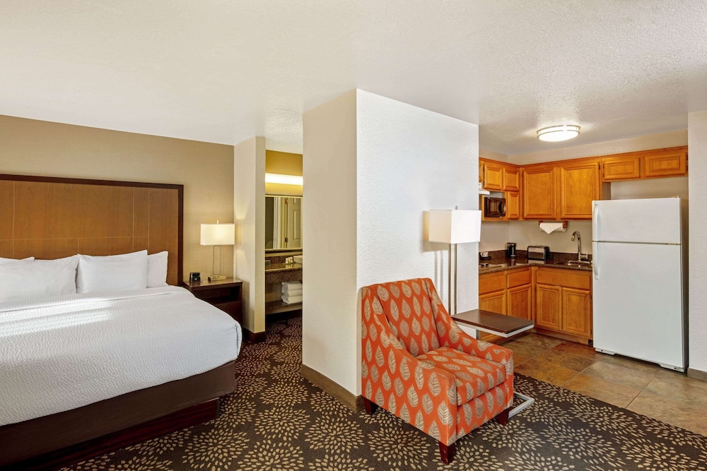 Room, 1 Queen Bed, Non Smoking - Photo 4