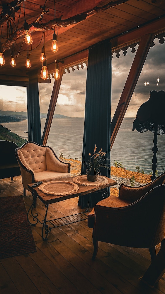 Romantic Tree House photo 3