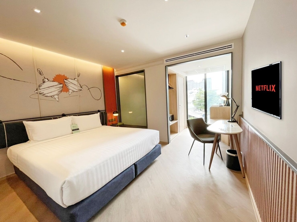 Superior King View Room photo 3