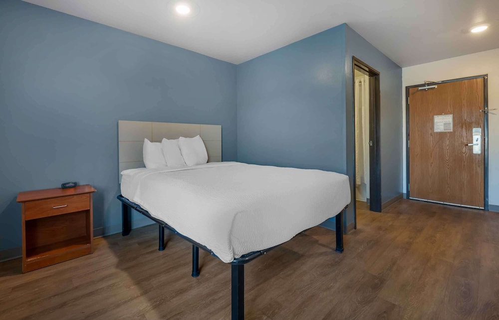 Deluxe Studio, Non Smoking, Refrigerator & Microwave