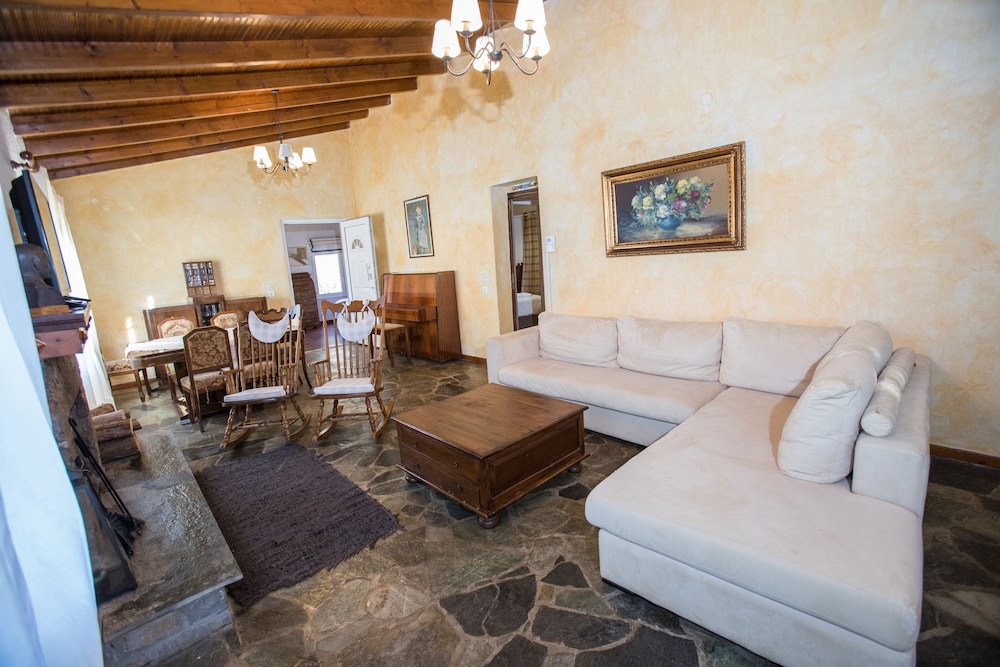 Traditional Bungalow photo 1