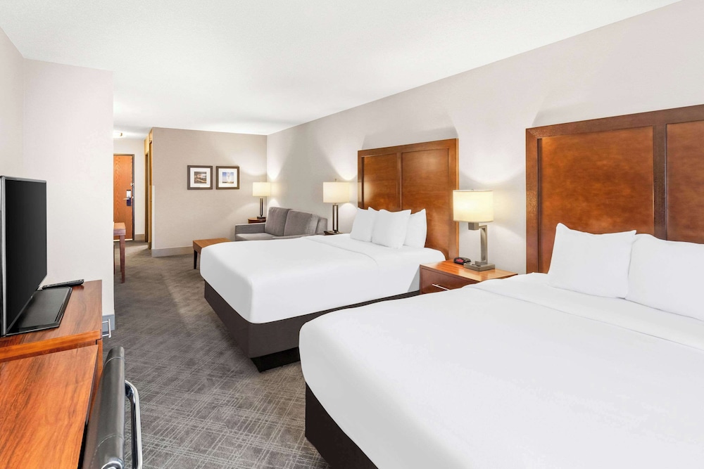 Suite, 2 Queen Beds, Non Smoking (Upgrade) - Photo 2