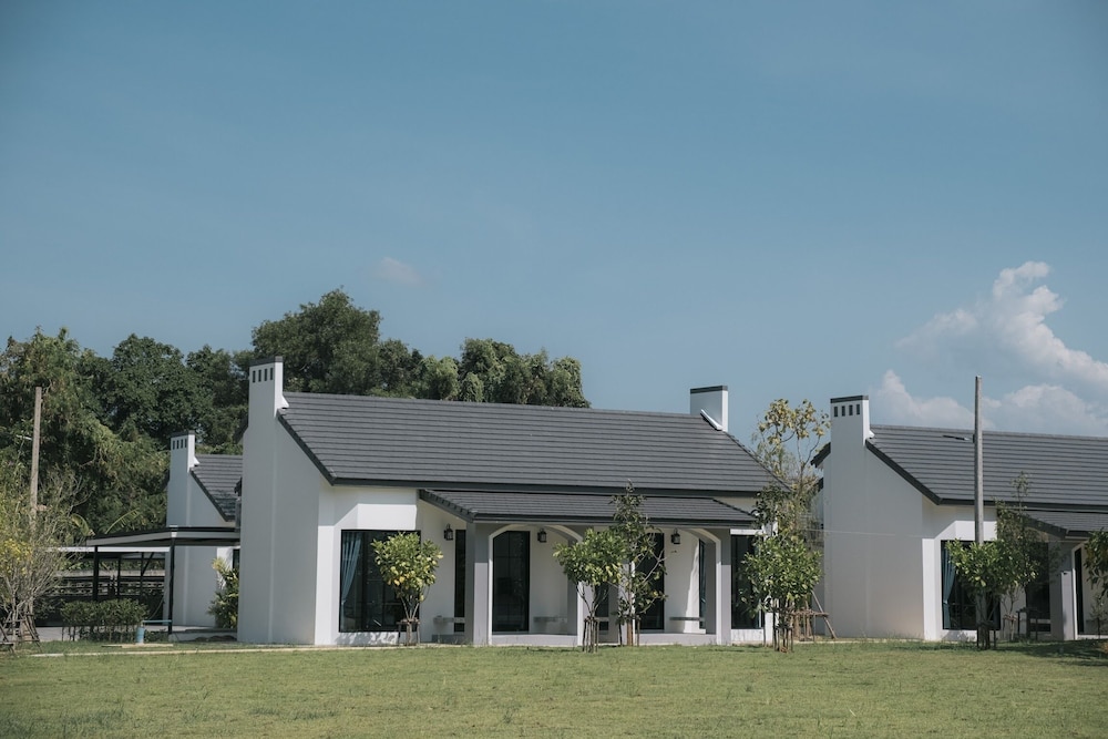 Villa, 1 King Bed, Garden View photo 3