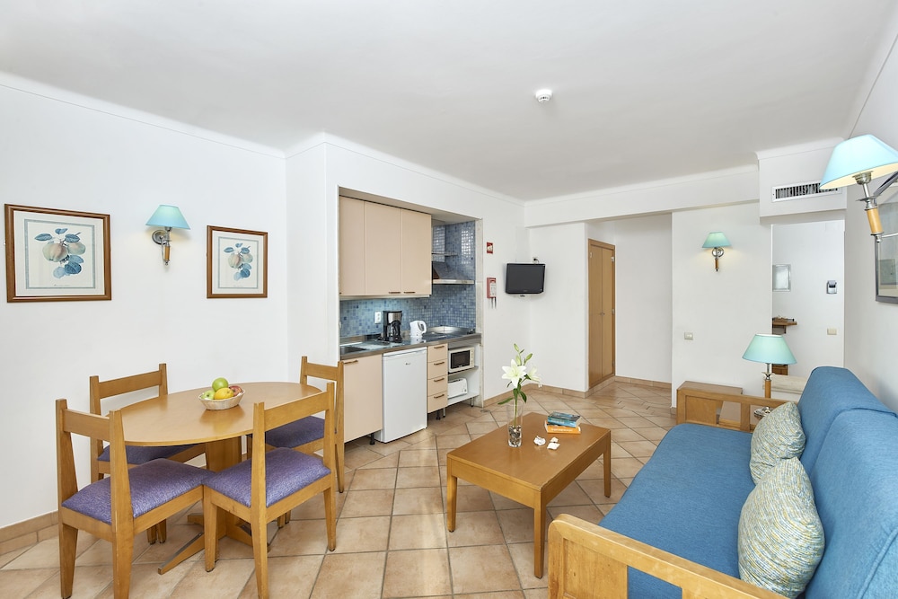 Classic Apartment, 1 Bedroom, Balcony (Sunny Side 3 pax) photo 3