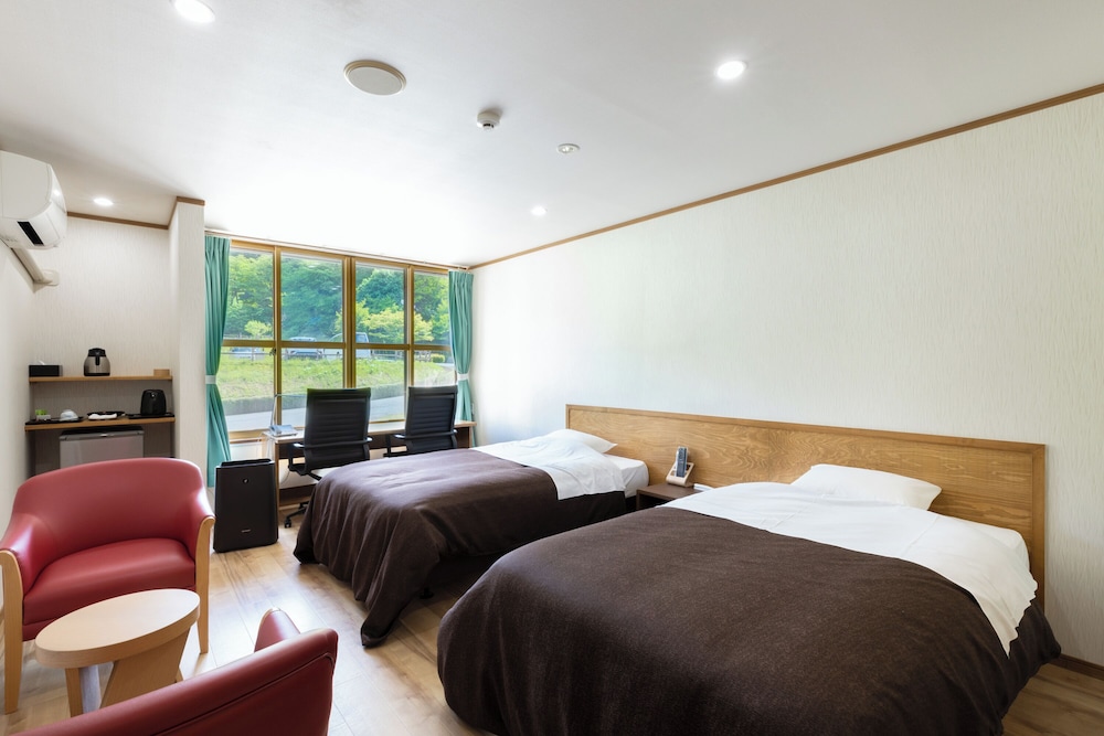 Economy Room, 2 Twin Beds, Non Smoking