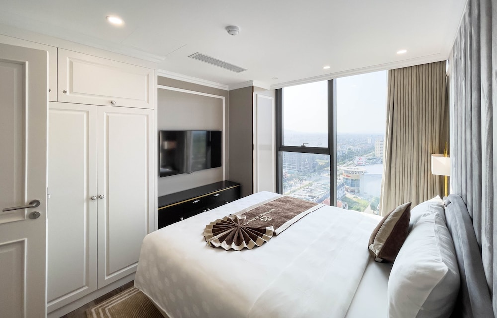 Family Executive Suite - Photo 2