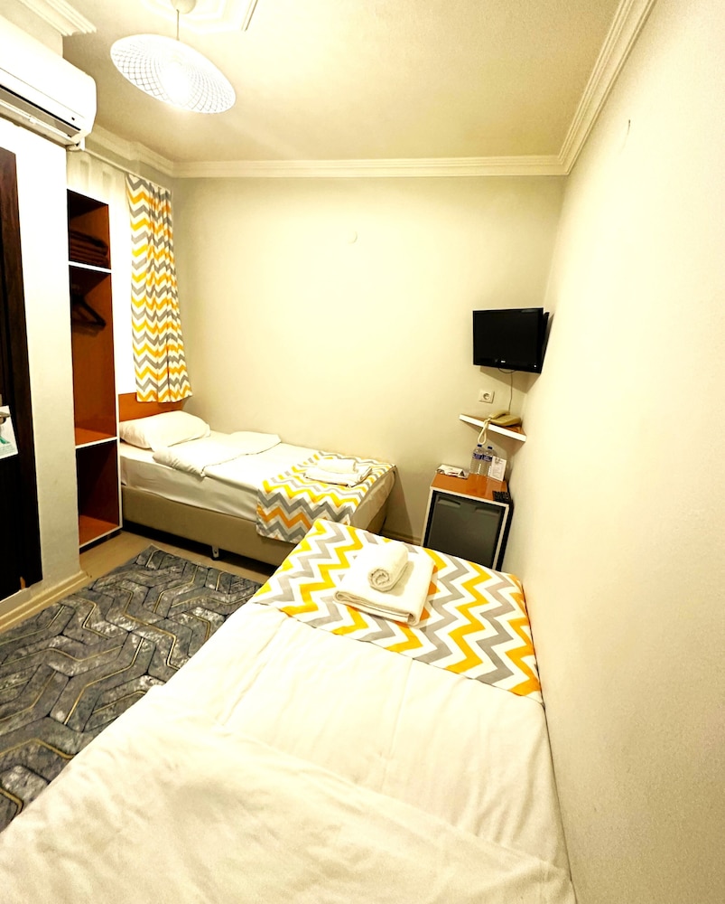Economy Twin Room photo 2