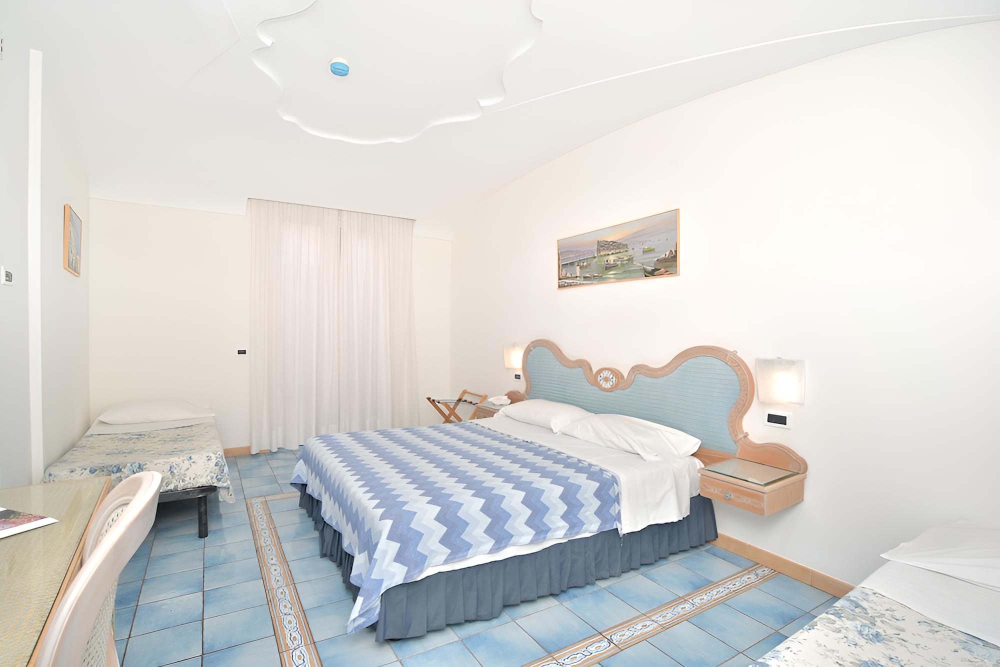 Superior Triple Room photo 3