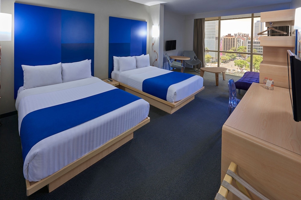 Room, 2 Double Beds, View - Photo 1