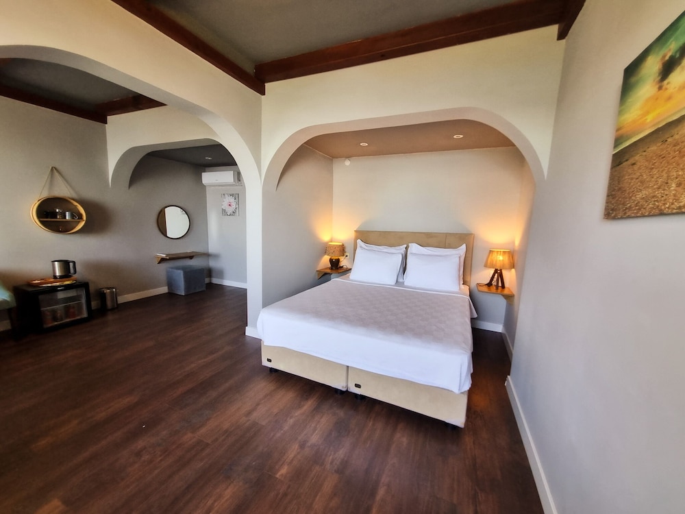 Deluxe Double or Twin Room, Multiple Beds, Balcony, Sea View