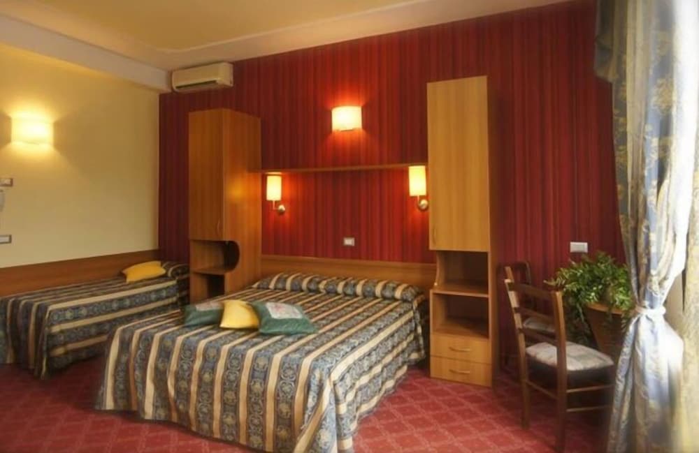 Superior Triple Room photo 2
