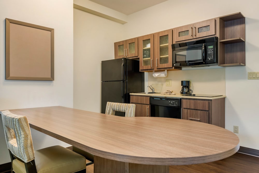 Suite, 1 Bedroom - Photo 2