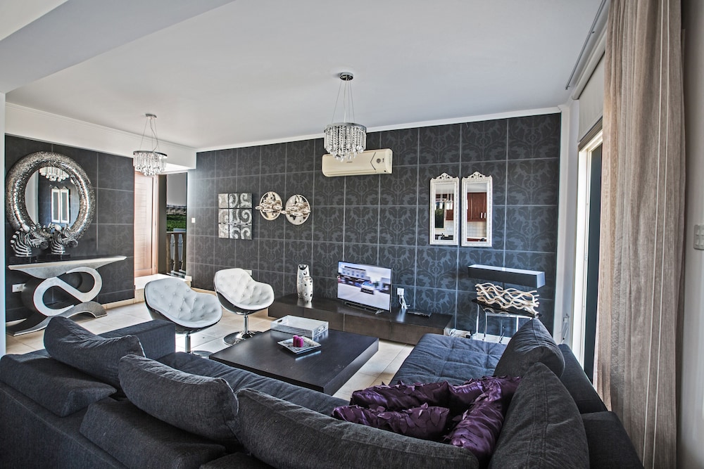 Luxury Villa, 2 Bedrooms photo 1