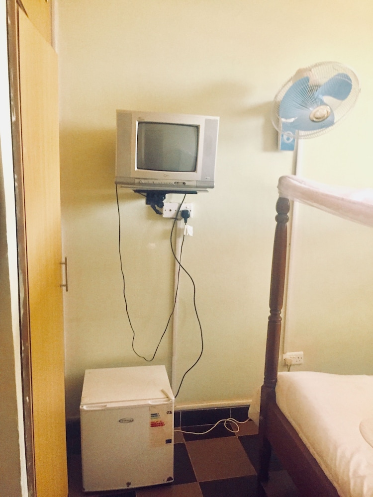 Economy Double Room, Shared Bathroom photo 3