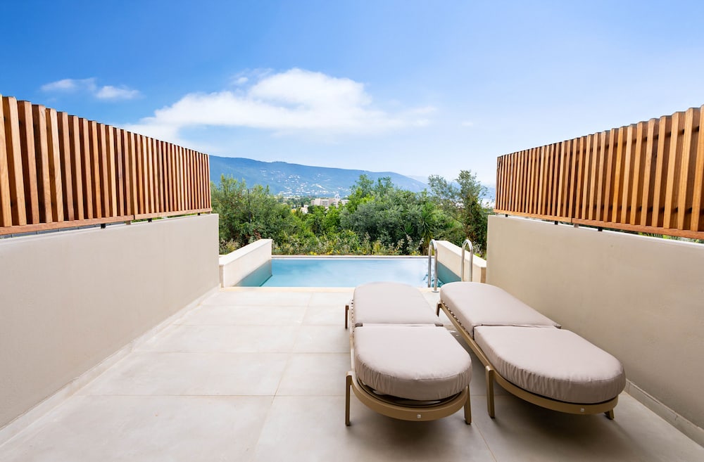 Executive Junior Suite with Private Pool & Sea View - Photo 18