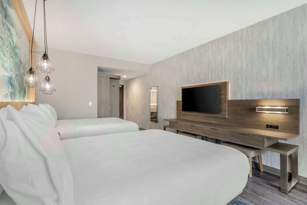 Standard Room, 2 Queen Beds, Non Smoking, Bathtub - Photo 3