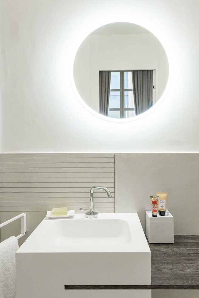 Deluxe Double Room, City View (1) photo 3