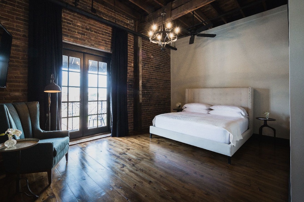 Superior Suite, 1 King Bed photo 1