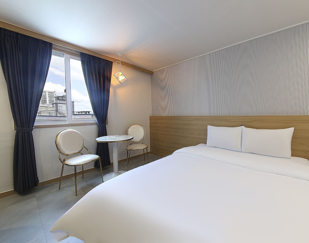 Deluxe Room, 1 Double Bed, Non Smoking - Photo 10