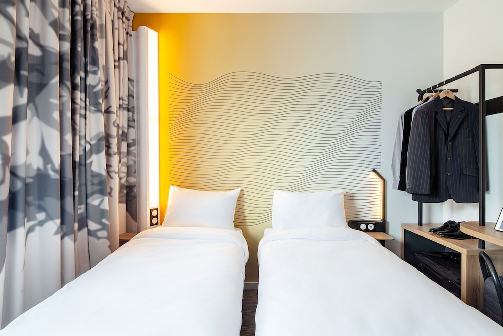 Twin Room - Photo 10