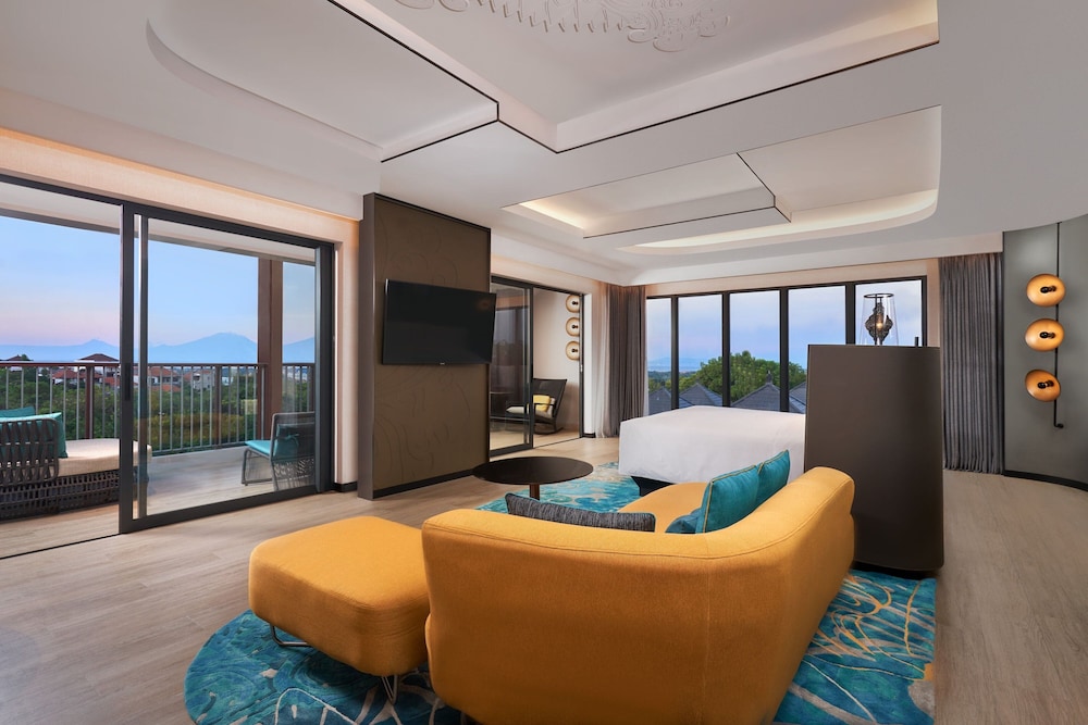 Executive Suite, 1 Bedroom, Balcony - Photo 3