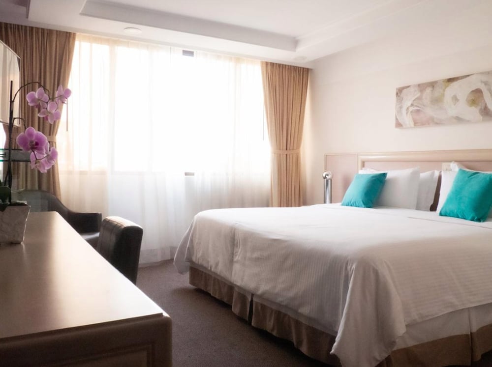 Standard Room, 1 King Bed photo 2