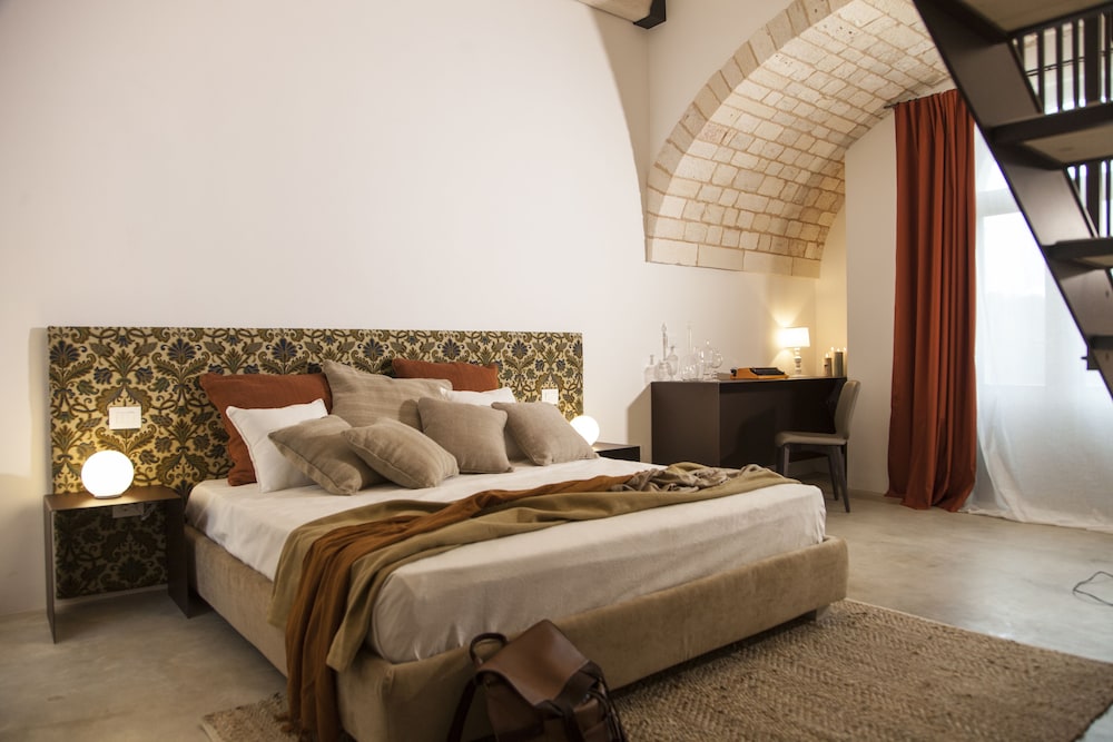 Executive Room, 1 Queen Bed, Balcony, Valley View