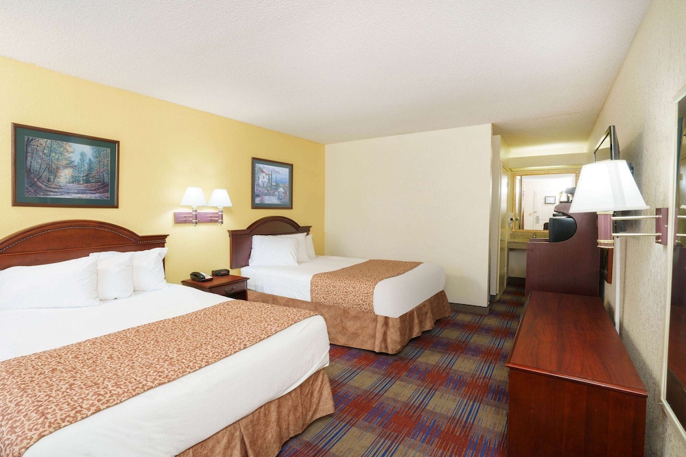 Room, 2 Queen Beds, Accessible, Non Smoking (Mobility Accessible) photo 1
