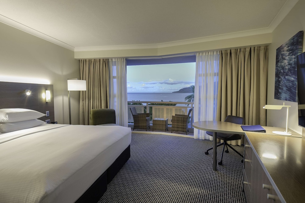 King Guest Room Water View