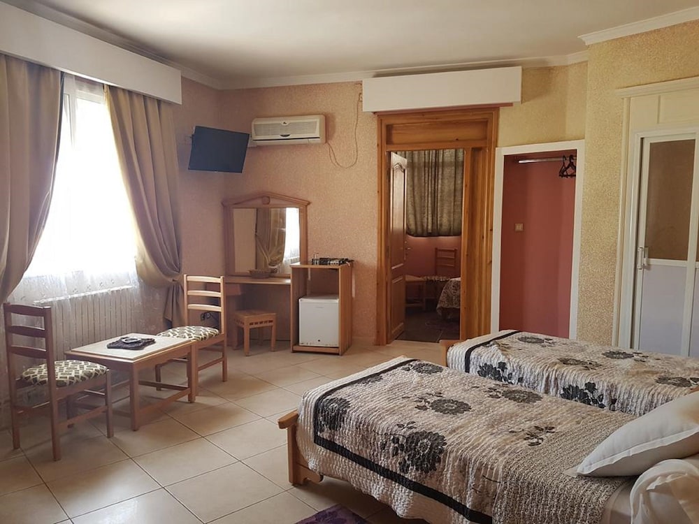Double Room - Photo 6
