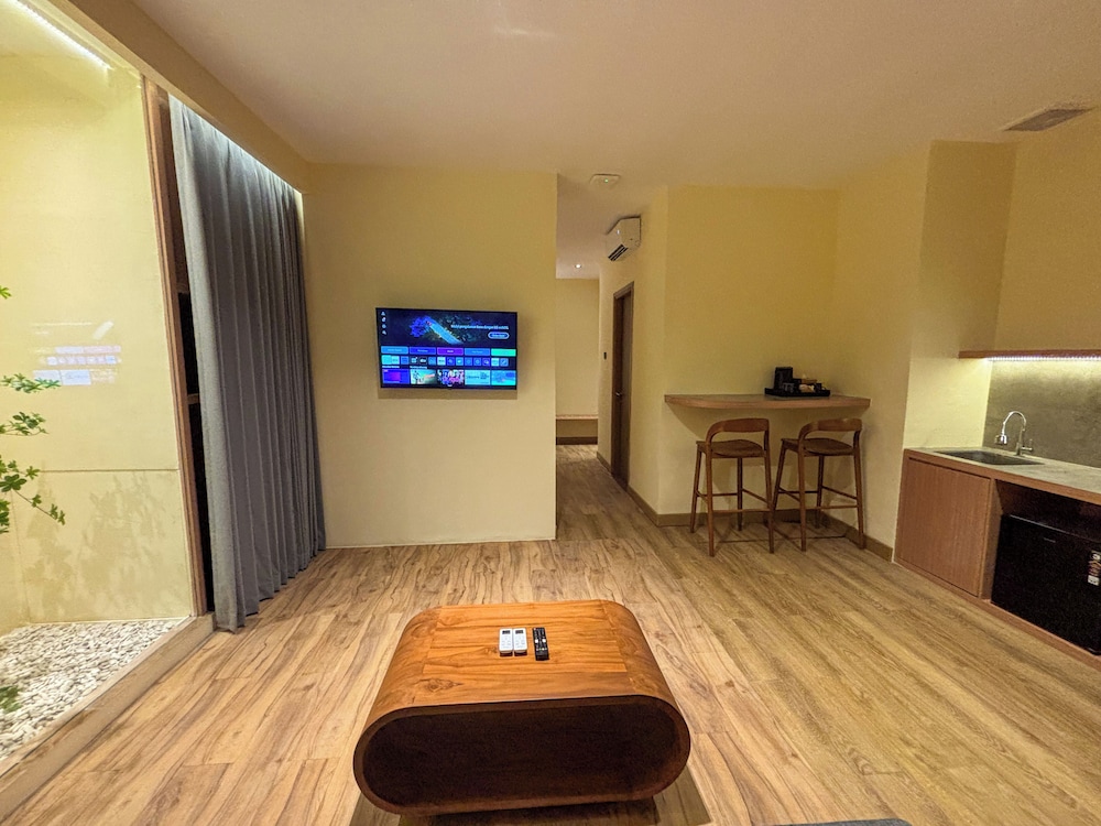 Suite, 1 Bedroom - Photo 4