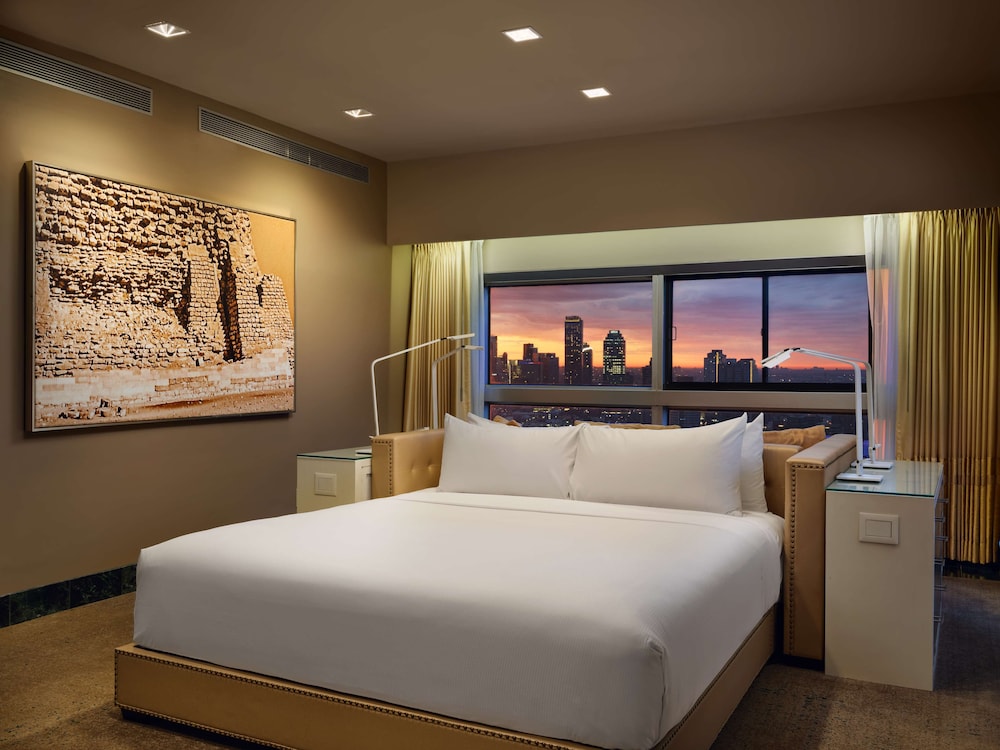 Deluxe Suite, 1 Bedroom (Skyline) photo 3