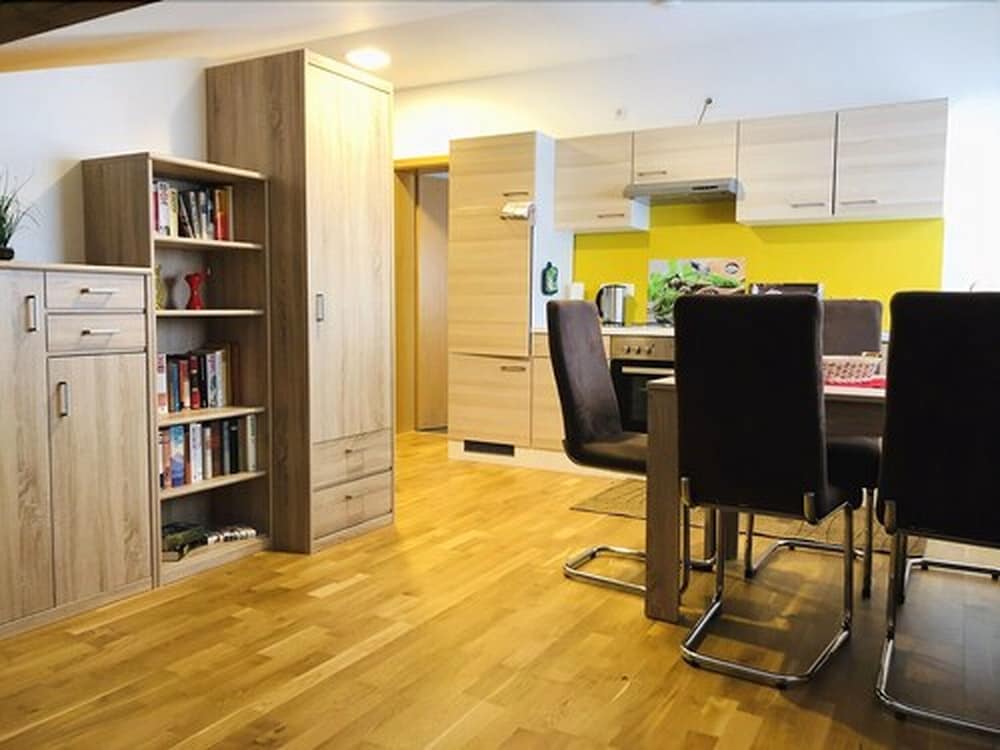 Apartment, Corner (Florian)
