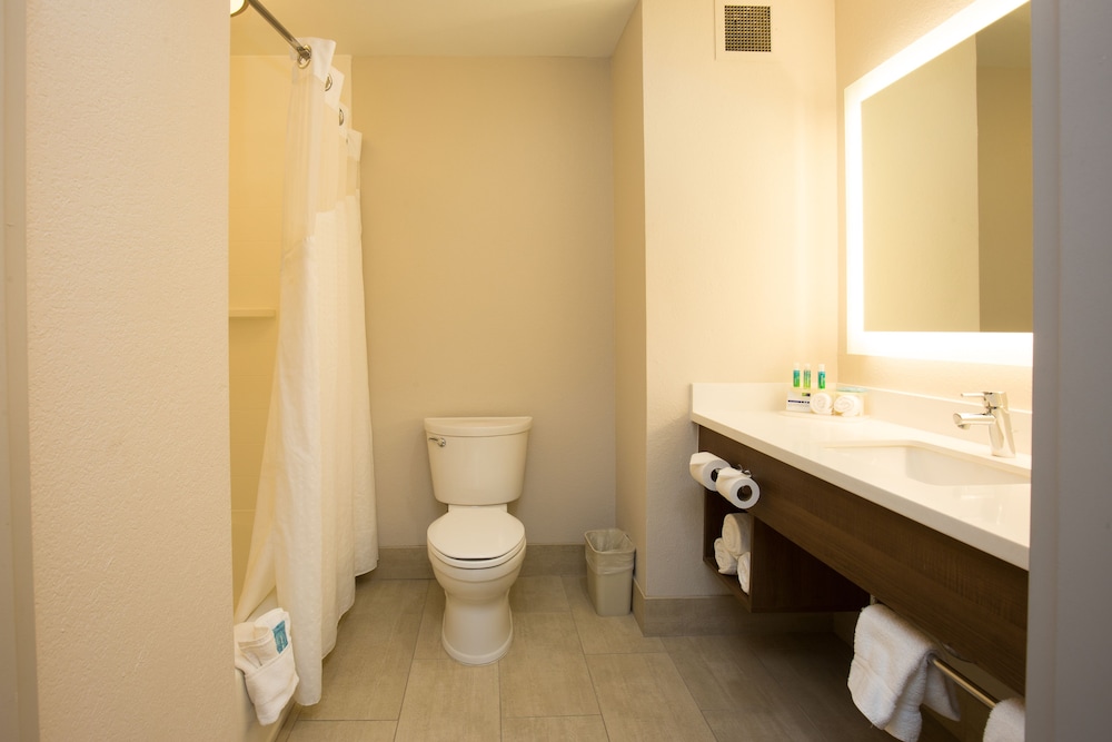 Suite, 2 Queen Beds - Photo 2