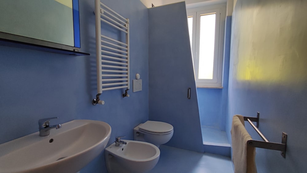 Basic Double or Twin Room, Non Smoking, Hill View photo 2