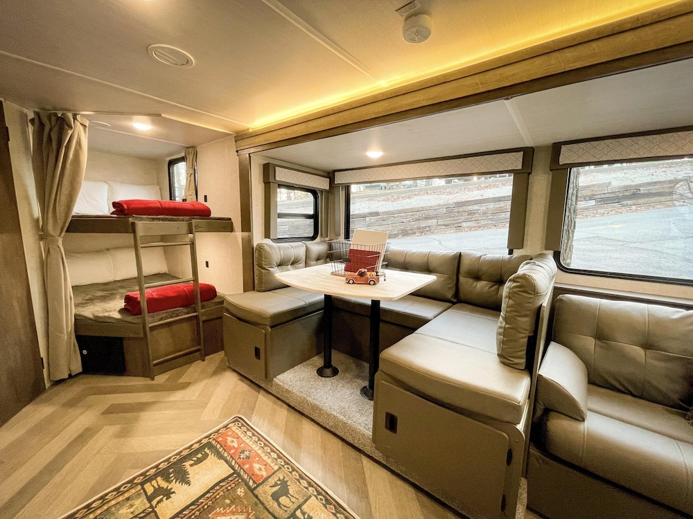 Mobile Home (Kennedy Kamp @ Branson View Campgroun)